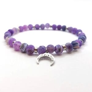 damska bransoletka z fioletowego agatu ze srebrnymi przekładkami i zawieszką róg obfitości