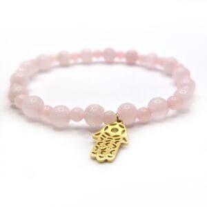 damska bransoletka z kwarcem różowym, ze złotymi przekładkami i zawieszką chamsa