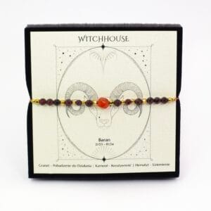 Biżuteria zodiakalna dla Barana: bransoletka z czerwonym granatem i karneolem na sznurku z dodatkami ze stali chirurgicznej w kolorze złotym.