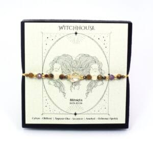 Złota bransoletka zodiakalna ze stali chirurgicznej dla znaku Bliźnięta z kamieniami naturalnymi: cytrynem, ametystem i tygrysim okiem w ozdobnym pudełku.